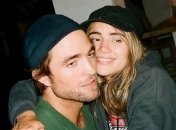 СМИ: Звезда "Сумерек" Роберт Паттинсон обручился с 28-летней моделью 