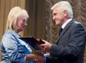 Литвин вручил педагогам премии ВР