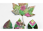 Идеи для осеннего досуга: рисуем на листьях