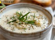 Этот суп станет чудесным вариантом обеда в жару (изображение создано с помощью ИИ)