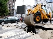 ЧП в Киеве: провалился асфальт на проезжей части (Фото, Видео)