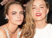 Ілон Маск спростував чутки про секс утрьох із Делевінь і Херд