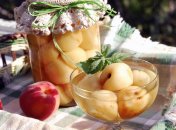 Законсервировать персики на зиму дома очень легко