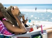 Що має міститися у косметичці для походу на пляж