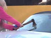 В Киеве блондинка изрубила топором Porsche за $100 тысяч: появилось продолжение 