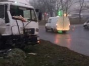 На Оболони в Киеве серьезная авария с микроавтобусом и пострадавшими (фото и видео)