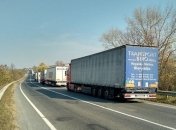 Очередь на словацкой границе растет: под Ужгородом стоят 500 грузовиков