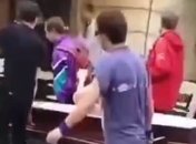 В центре Львова посреди дня носили голую девушку в гробу: видео удивило сеть