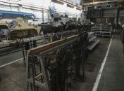 Кузнец собственноручно восстанавливает бронетехнику для АТО