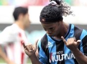 Как Роналдиньо феерит в свои 35 лет (Видео)