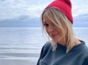 Беременная Василиса Фролова засветила грудь в новой фотосессии