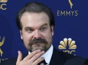 Дэвид Харбор перевоплотился в священника из-за спора с поклонницей