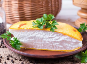 Внешне омлет Пуляр больше напоминает пирог