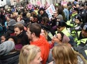 Столкновения полиции и протестующих в Вашингтоне продолжаются (Видео)