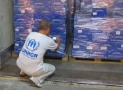 Переселенцы начали получать помощь из гуманитарного рейса Ахметова