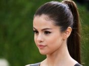 Дженнифер Энистон оказывает поддержку попавшей в лечебницу Селене Гомес 