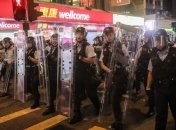 Полиция Гонконга разгоняла протестующих дубинками и перцовым спреем