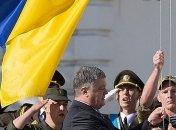 На Софийской площади торжественно подняли флаг Украины