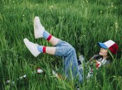 Трава быстро въедается в ткань