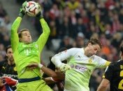 Мхитарян получил по затылку от Вайденфеллера (Видео)