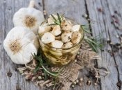 Маринованный чеснок - ароматная закуска на любой стол