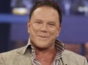 Микки Рурк появился на людях в инвалидном кресле