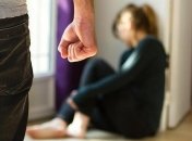 "Я уже не помню, как все началось, но он начал меня душить": не праздничные истории украинок