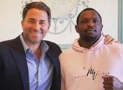 "Сейчас шоколад для него важнее": Уайт зазывает на бой Руиса