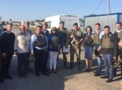 Венгерские официальные лица впервые посетили зону АТО