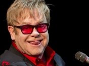 Концерт Элтона Джона закончился полупустым залом