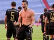 Левандовски забил гол ударом с лету с отрицательного угла (видео)