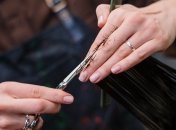 Большую опасность представляет стрижка перед зеркалом