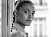 Продолжает соблазнять фанов: Тина Кунаки опубликовала новые сексуальное фото