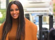 Вагітна Сіара влаштувала фотосесію в бікіні