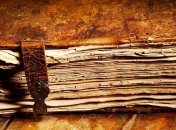 Ученые обнаружили в одной из библиотек отравленные книги