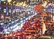 Новогодняя суета началась? Киев "стоит" в многочисленных пробках (карта)
