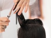 Когда стричь и красить волосы в январе 2021 года: благоприятные и неблагоприятные дни