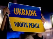 У зображенні підкреслено миролюбний характер українців