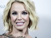 Бритни Спирс перекрасила волосы в зелено-фиолетовый цвет