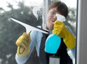 Очищення вікон – непросте завдання