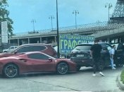 Водитель суперкара "Феррари" устроил гонки на оживленных улицах Харькова и попал в ДТП (фото, видео)