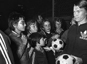 Первому международному трансферу футболиста из Украины - 30 лет