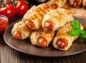 Легкі у приготуванні міні-сосиски у тесті
