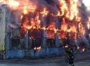 Спасатели ликвидировали масштабный пожар на складе в Киеве