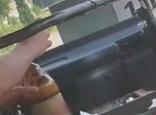 "Що за маячня?" Патрульні насмішили киян "пивною провокацією" в маршрутці (відео)