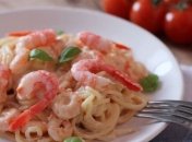 Рецепт дня: паста с креветками и крабовыми палочками