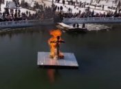 Без масок и социальной дистанции, зато с дронами: как отметили Масленицу в России (видео)