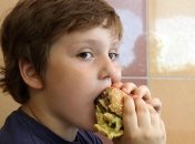 Невероятно! Уже год подросток живет без еды и воды