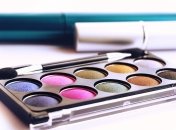 Накинут пару-тройку лет: популярные оттенки теней, которые превратят вас в старуху (фото)