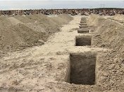 Російська влада завчасно закуповує сотні могил